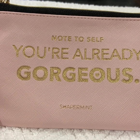 SHAPERMINT pink bag. Makeup pouch. Gold embossed. Beautiful pink colour. - Picture 5 of 6